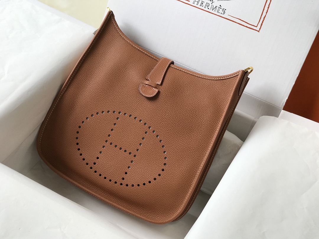 Hermes Evelyne III 29 PM Shoulder Bag In Brown Clemence Leather